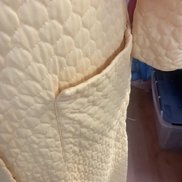 ^Saybury- Vintage 60’s - quilted nylon robe- gold buttons, pockets- XL - as is - Picture 8 of 11